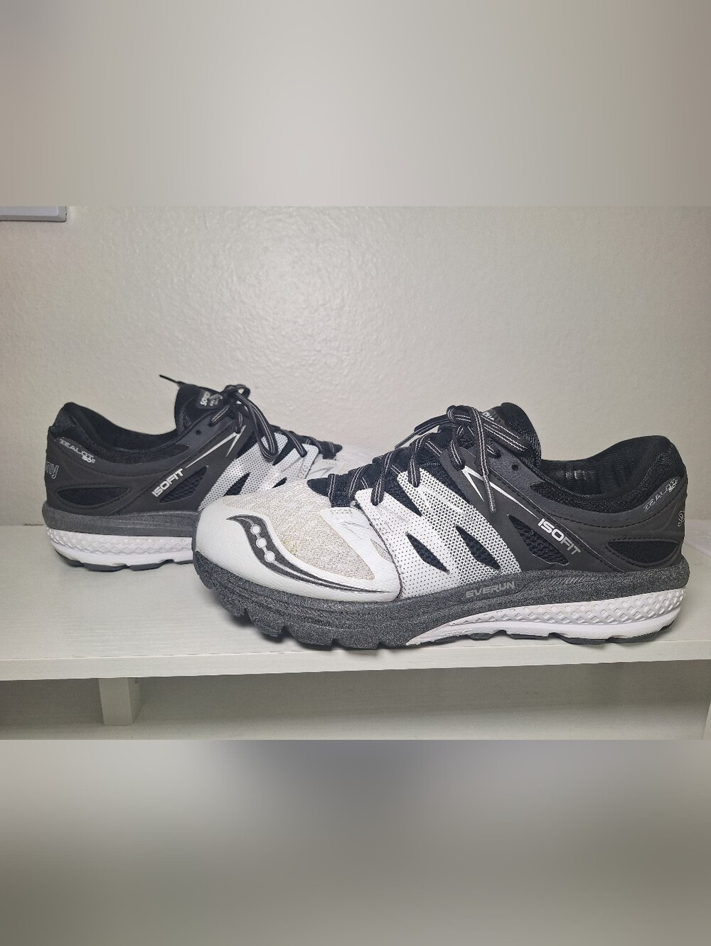 Saucony Men’s Black & White Athletic Running Shoes